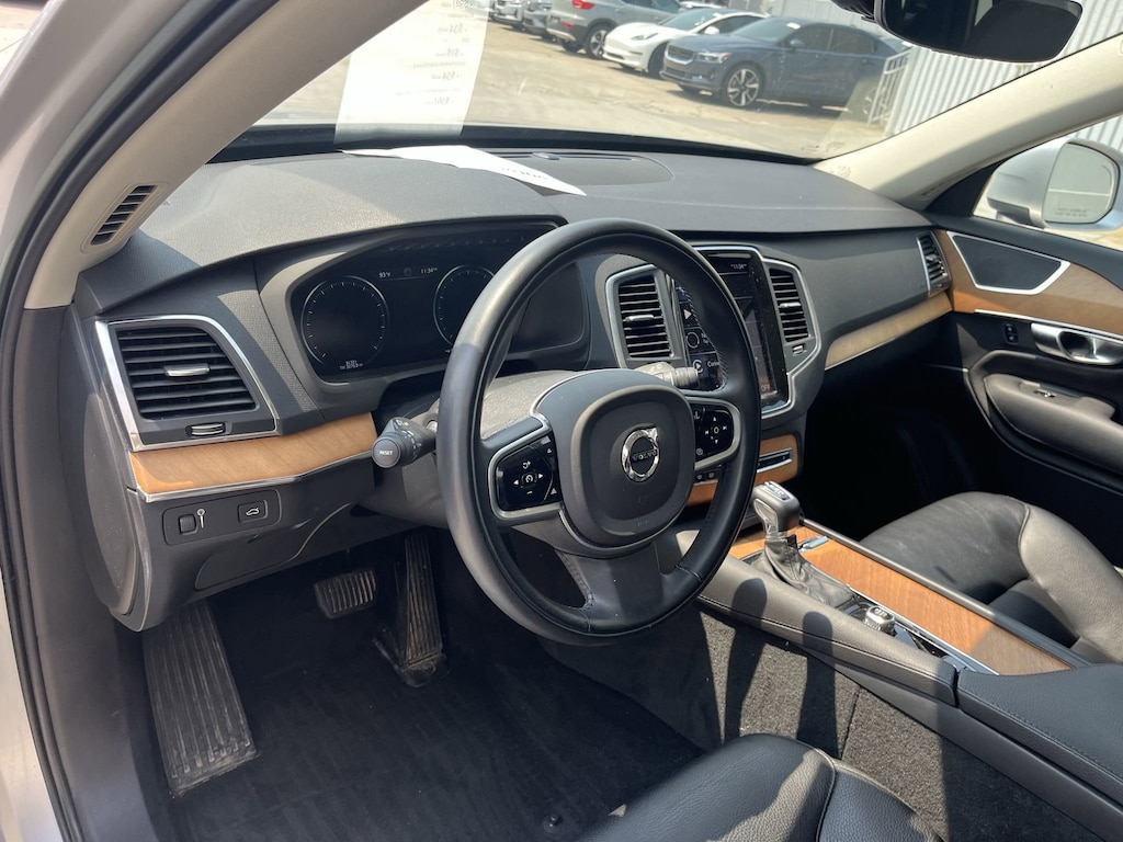 Certified 2022 Volvo XC90 T6 Momentum 7 Passenger T6 AWD Momentum 7P