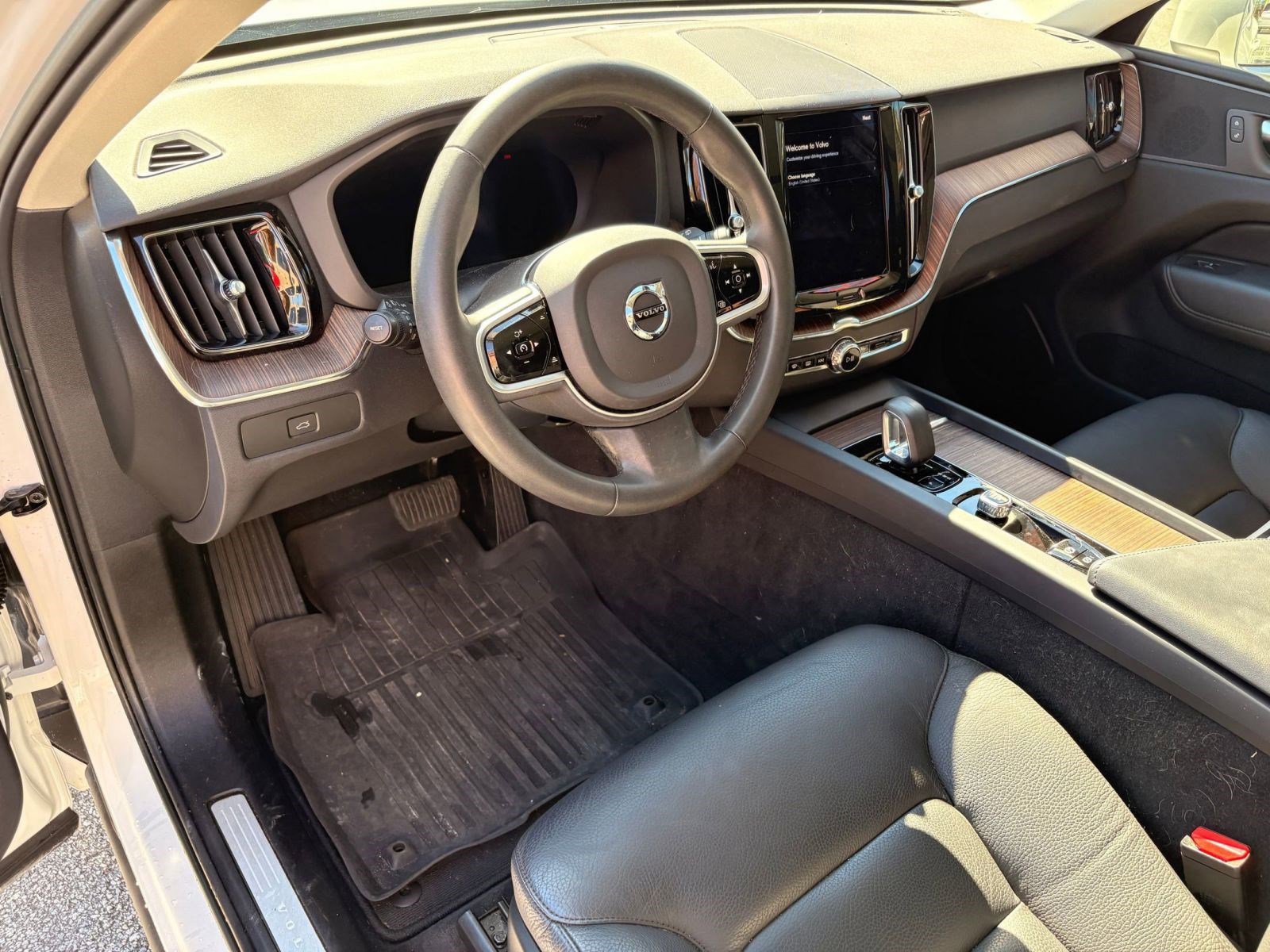 2023 Volvo XC60 B5 Plus photo 3