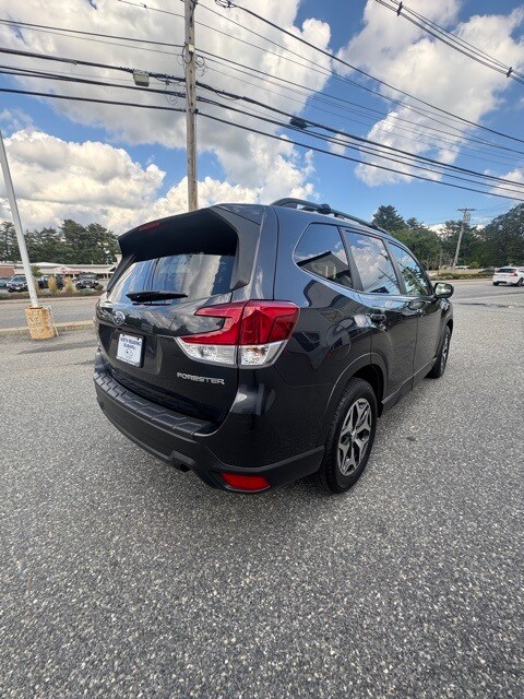 2019 Subaru Forester Premium photo 3