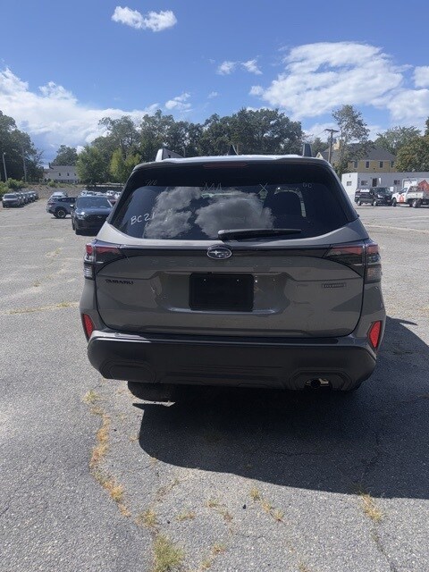 2025 Subaru Forester Premium photo 4