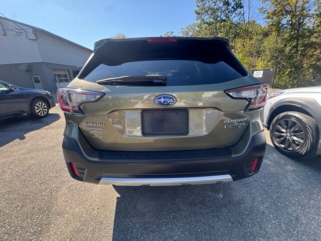 2020 Subaru Outback Touring XT photo 3