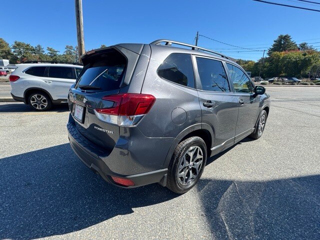 2022 Subaru Forester Premium photo 2