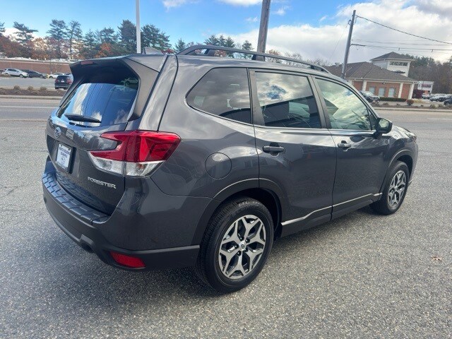 2023 Subaru Forester Premium photo 3