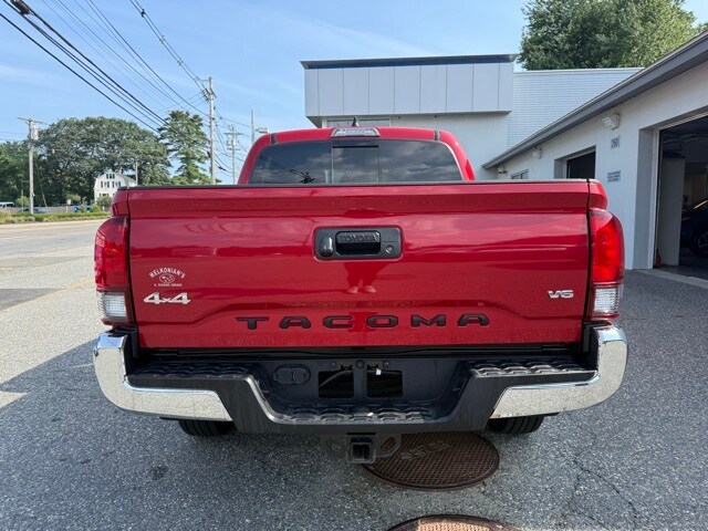 2022 Toyota Tacoma V6 4x4 photo 3