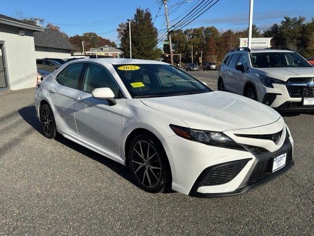 2022 Toyota Camry SE's photo
