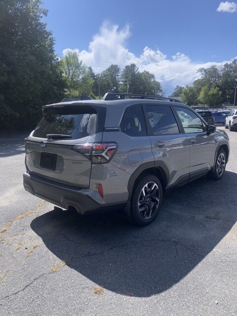 2025 Subaru Forester Premium photo 3