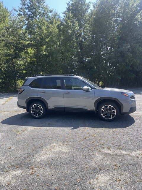 2025 Subaru Forester Premium photo 2