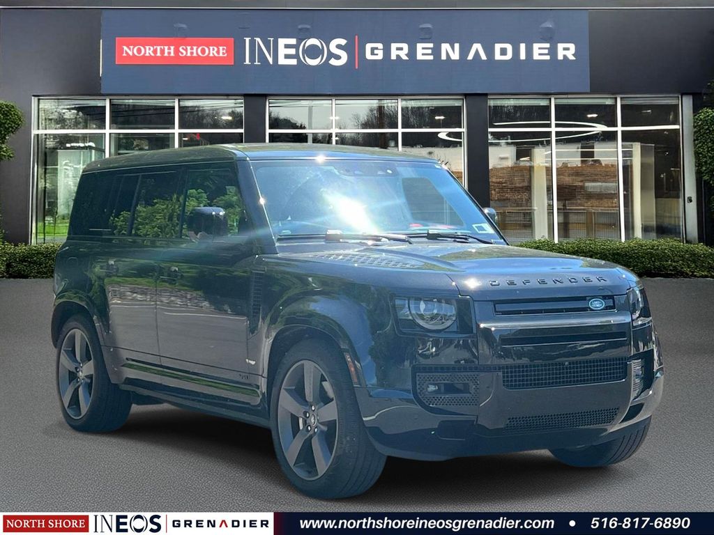 2025 Land Rover Defender 110 V8 P525's photo