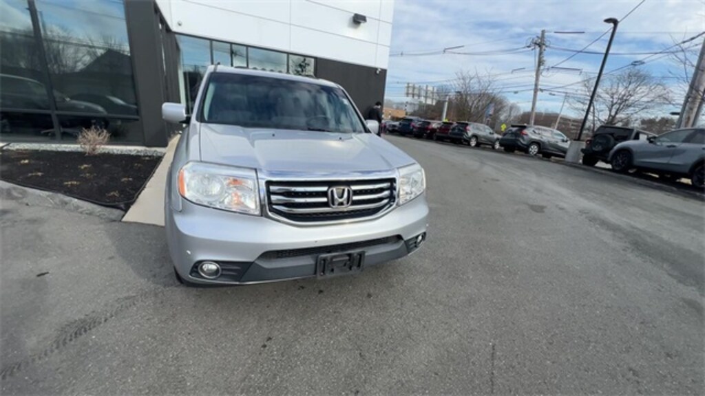 Used 2013 Honda Pilot Touring w/RES/Navi 4WD SUV