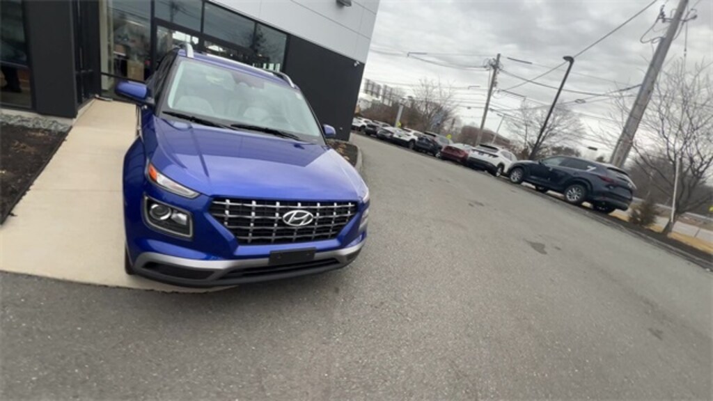Used 2023 Hyundai Venue SEL SUV