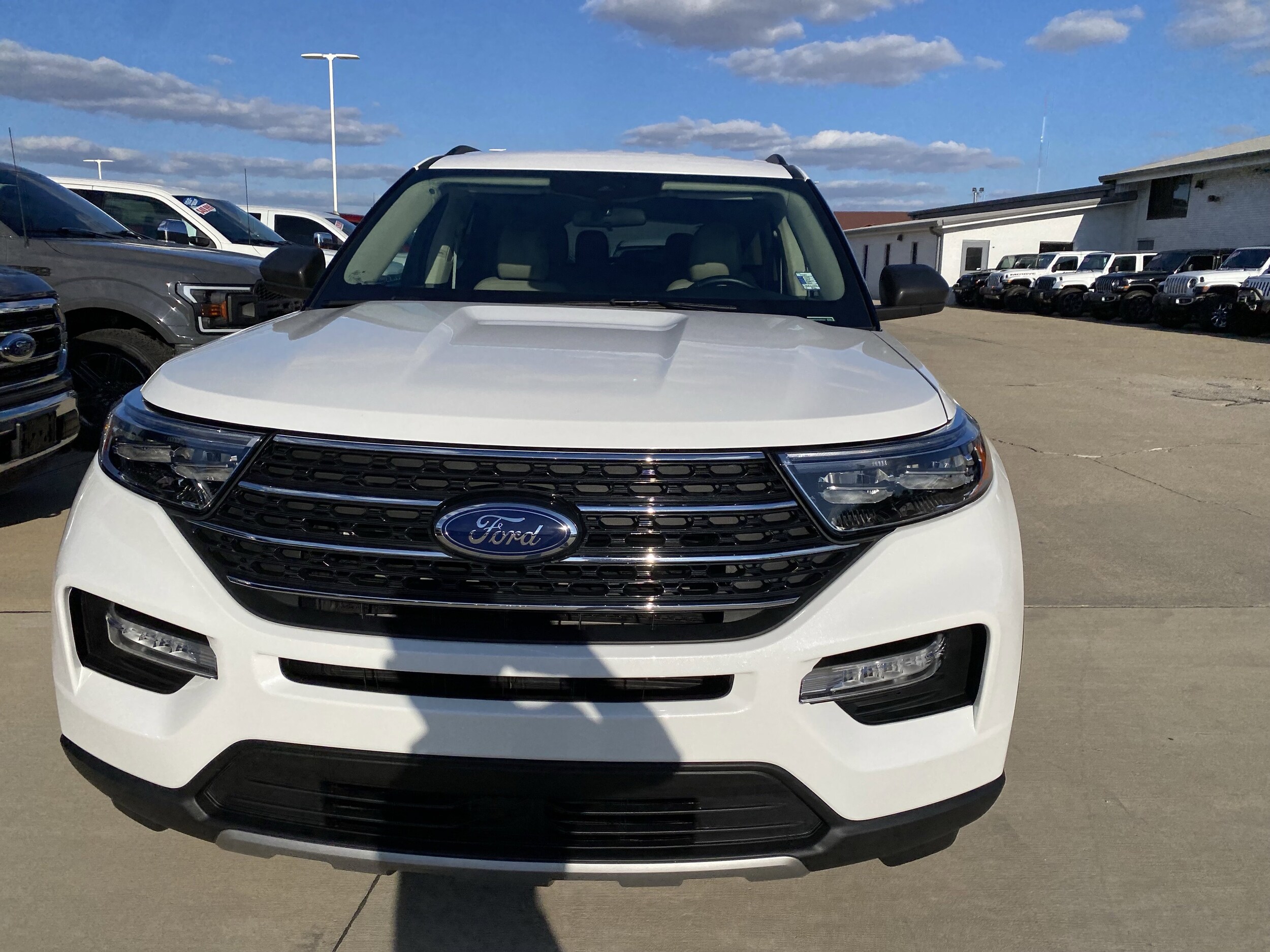 2023 Ford Explorer XLT photo 2