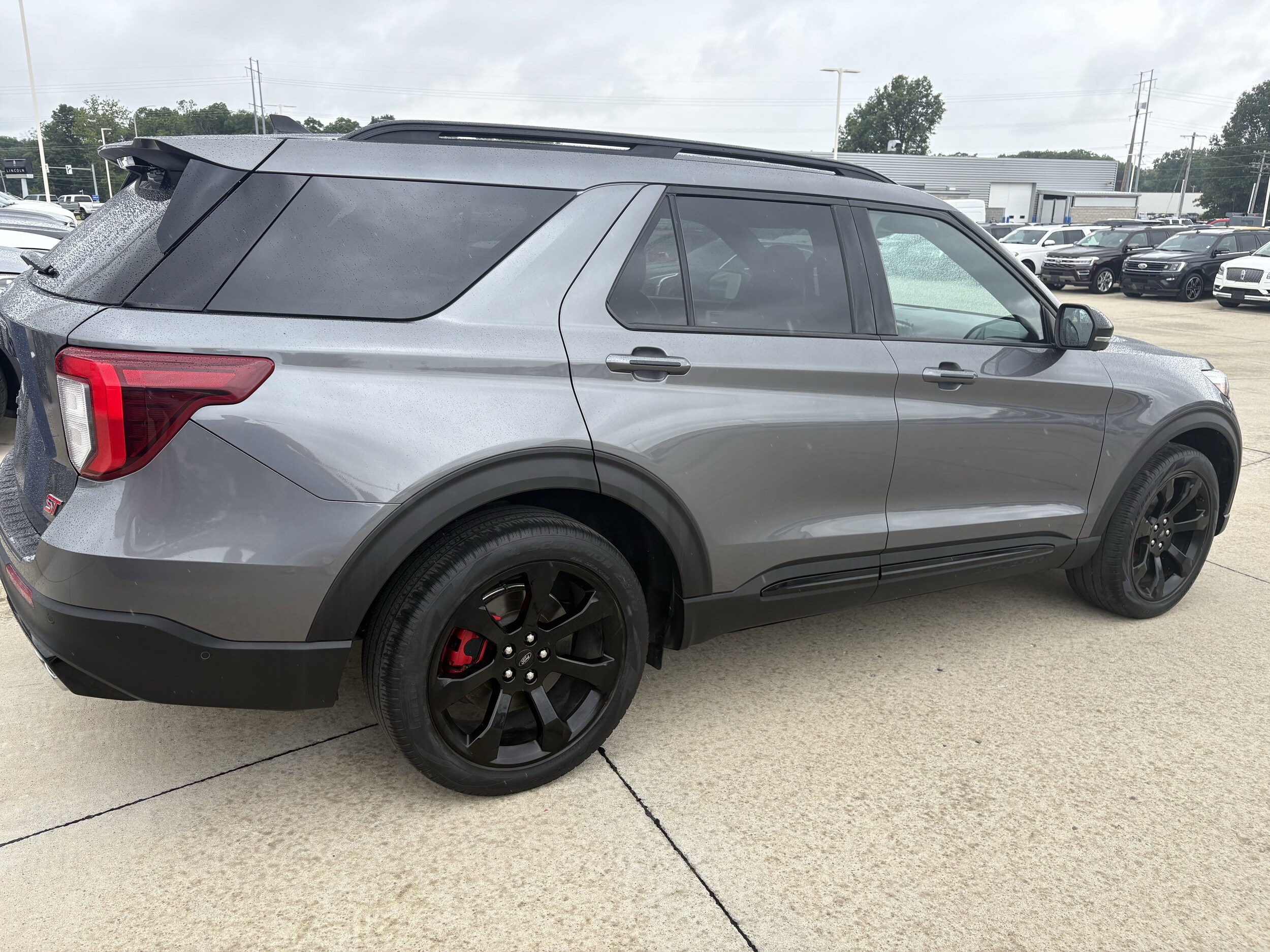 2021 Ford Explorer ST photo 4