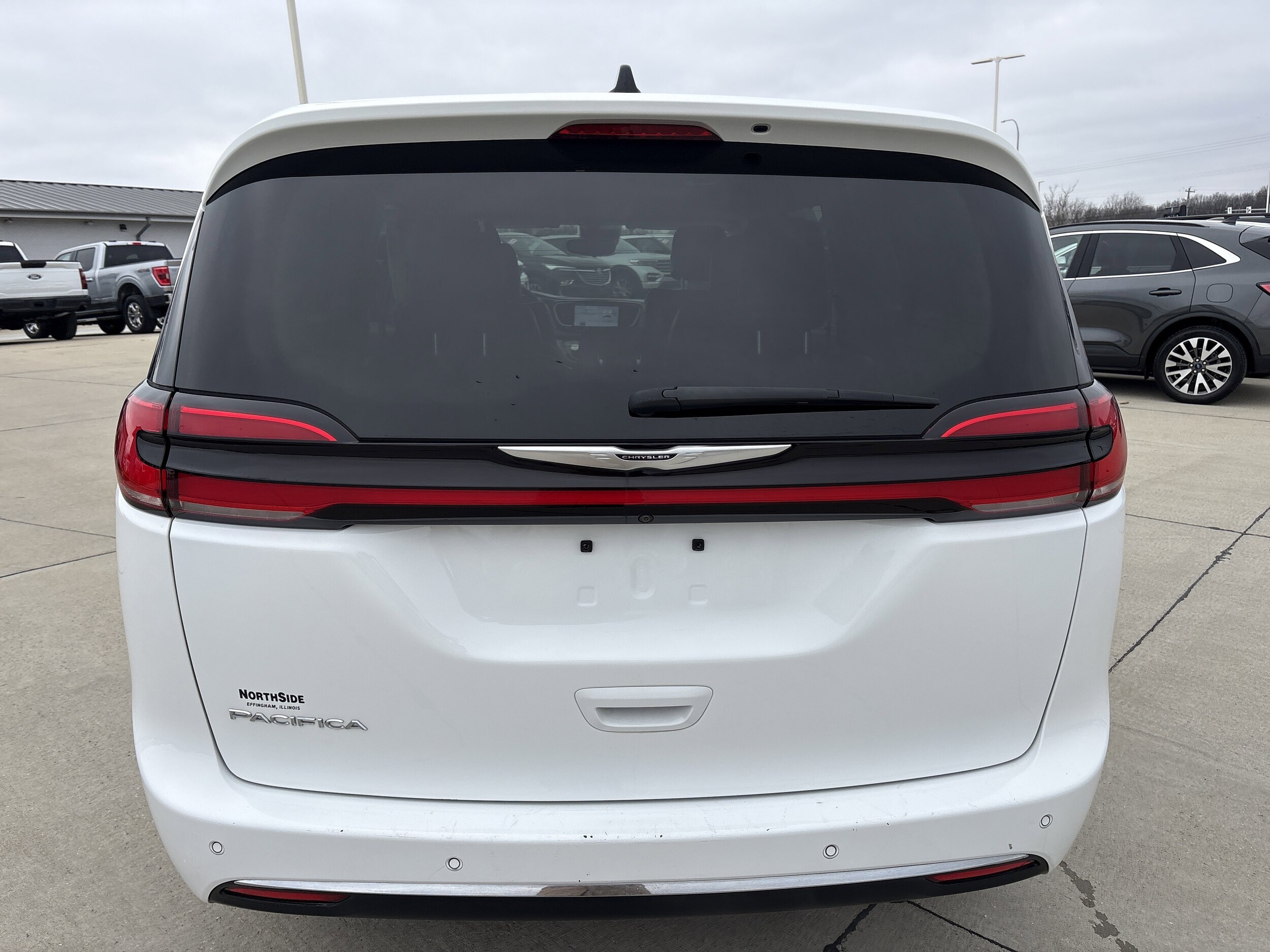 2024 Chrysler Pacifica Touring L - Photo 4