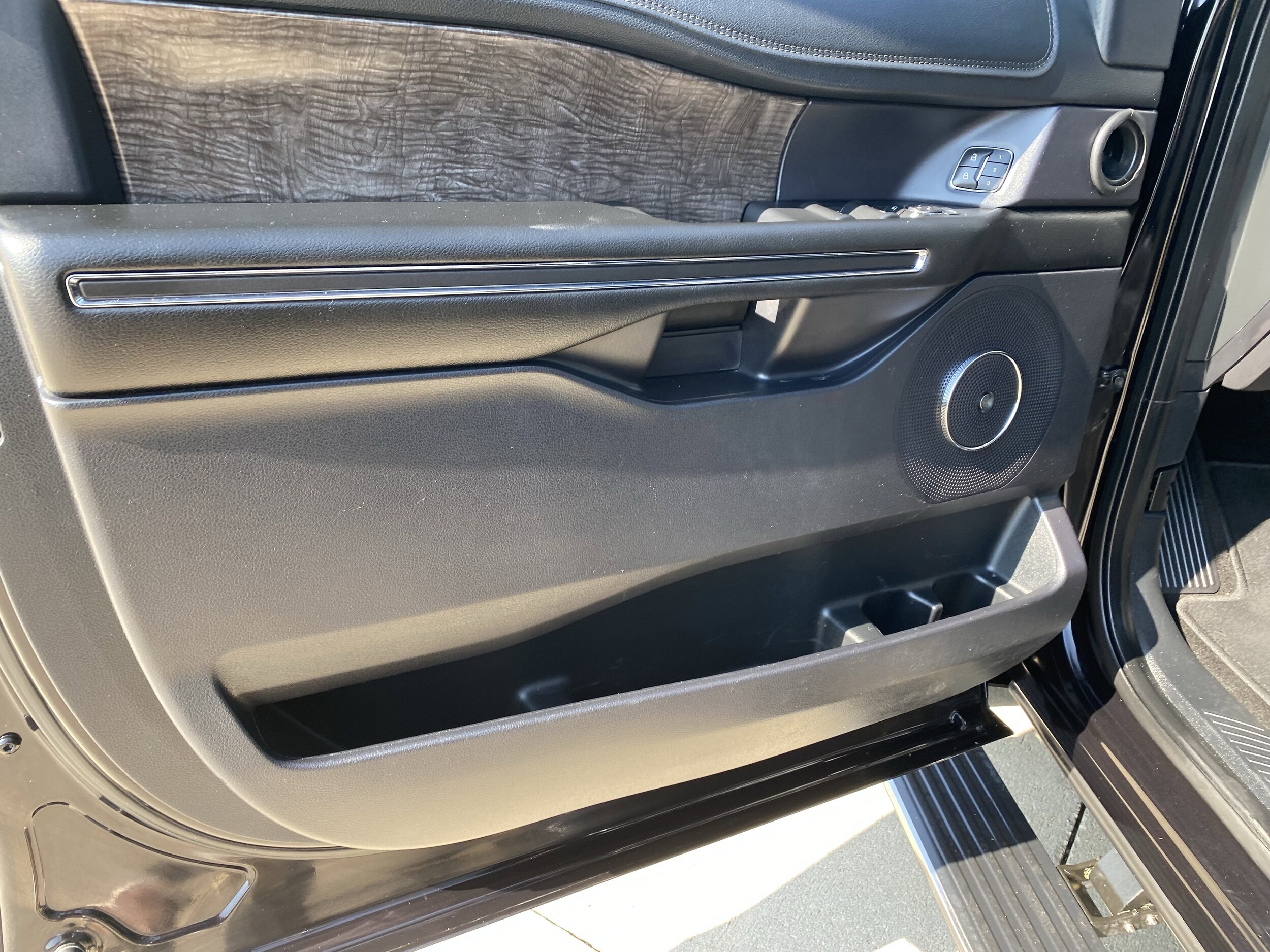 2019 Ford Expedition MAX Limited photo 4