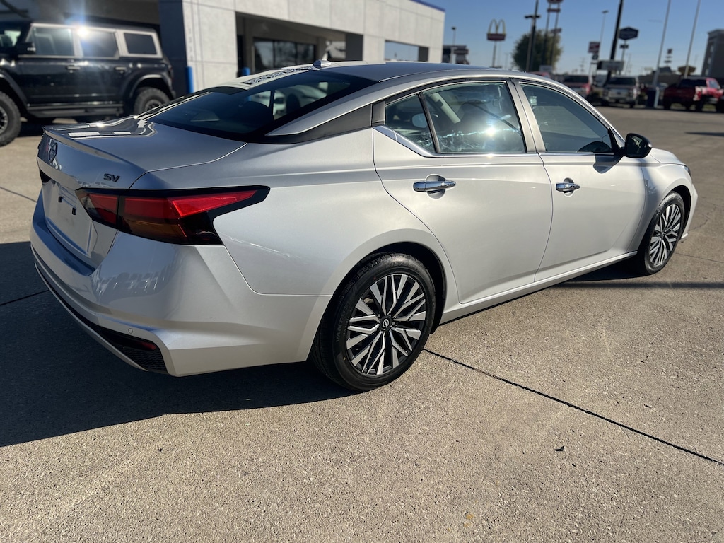 Used 2024 Nissan Altima 2.5 SV Sedan