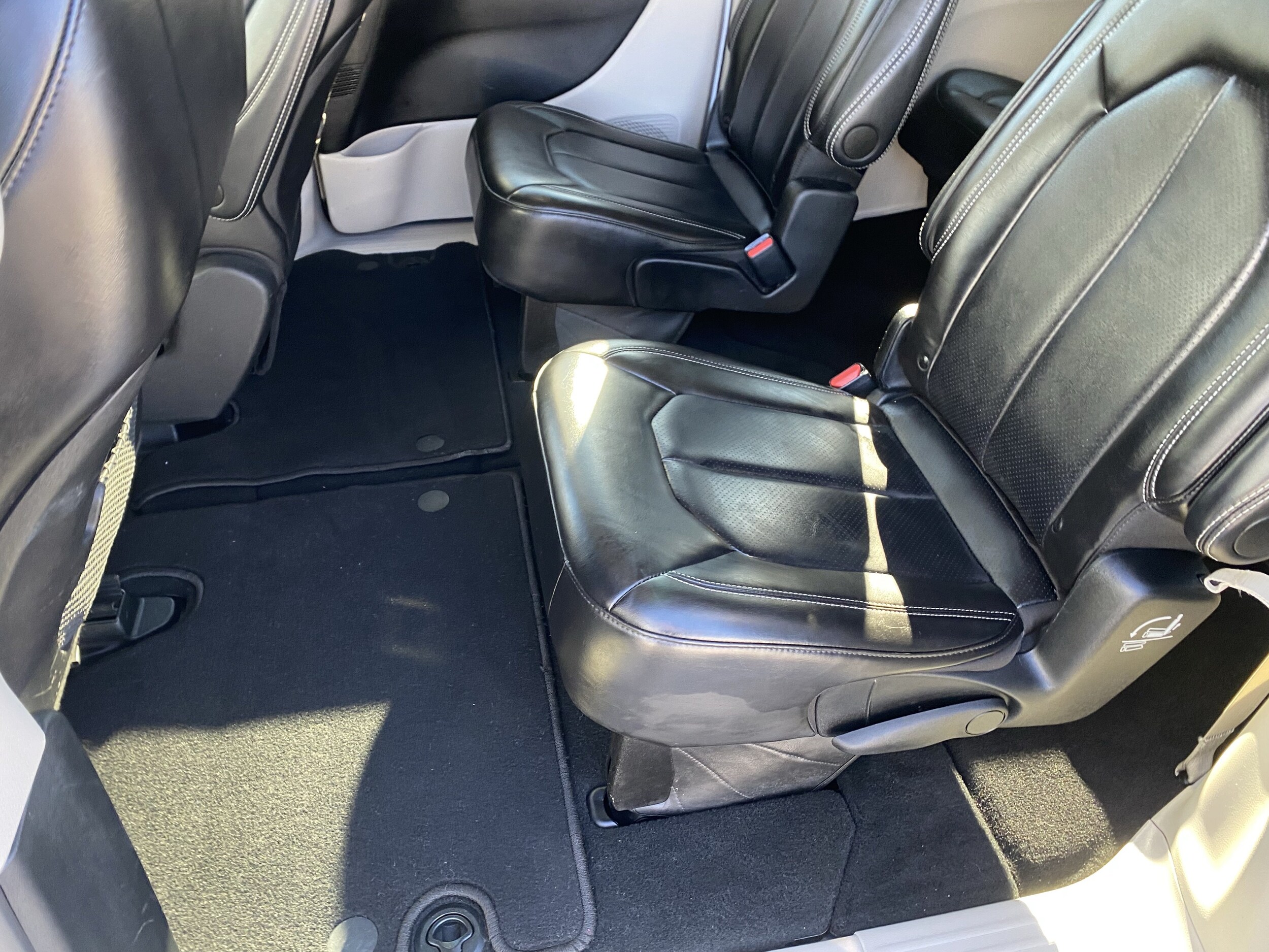 2024 Chrysler Pacifica Touring L - Photo 10