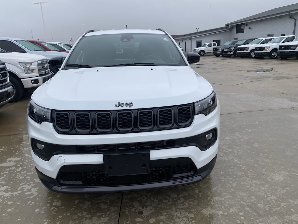 2025 Jeep Compass Latitude photo 2