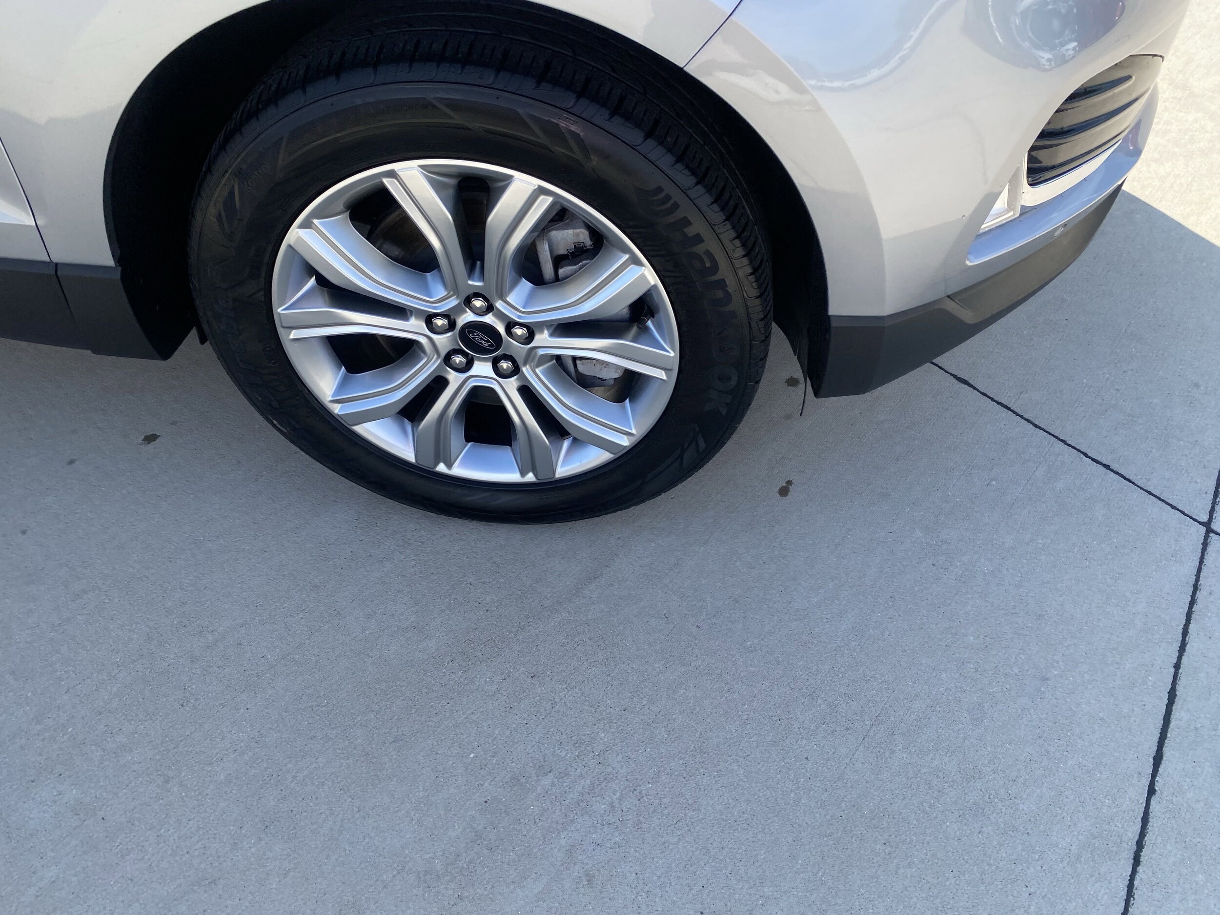 2024 Ford Edge Titanium photo 4