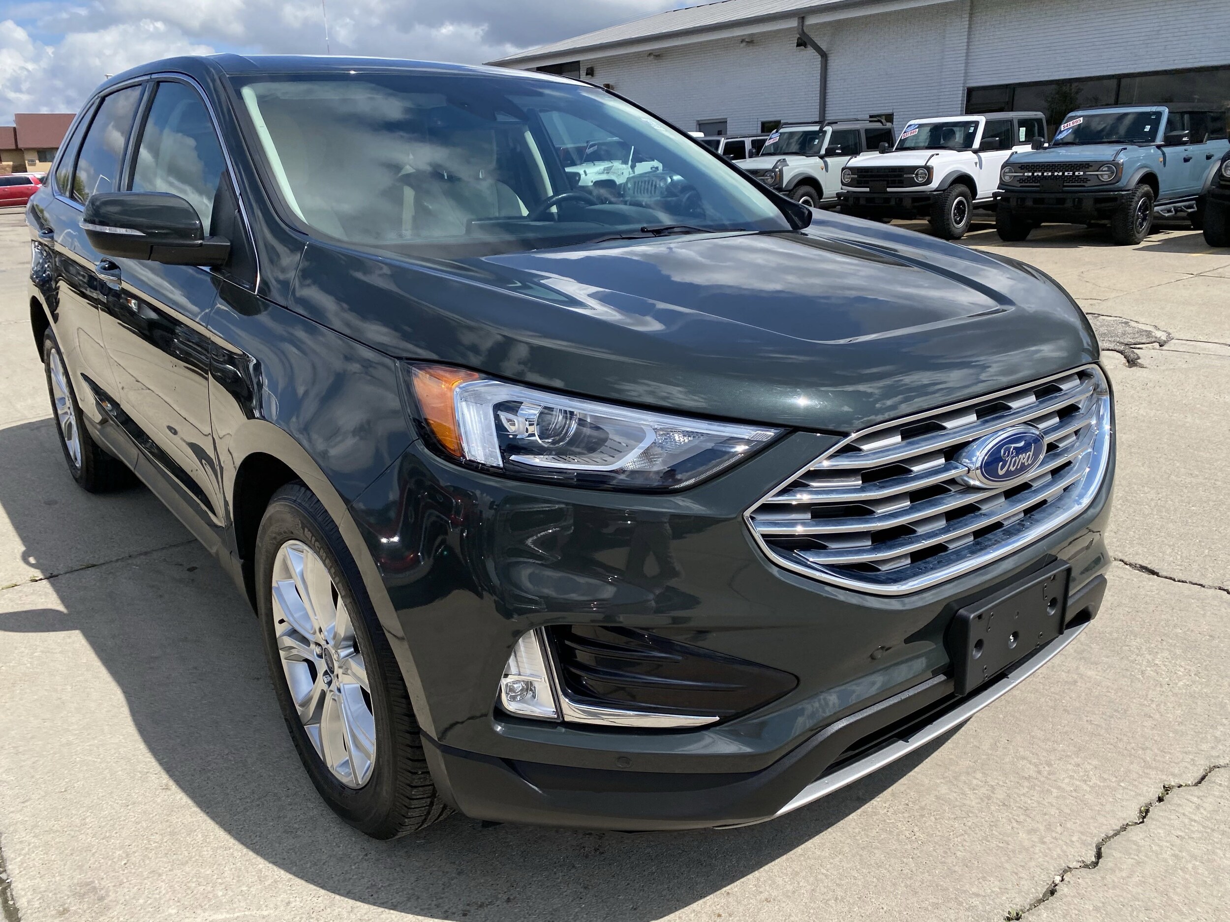 2022 Ford Edge Titanium photo 3