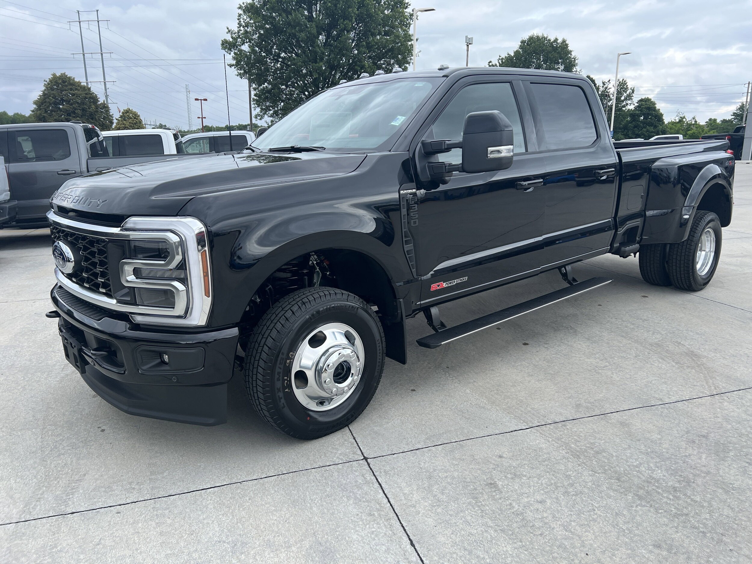 2025 Ford F-350 photo 3