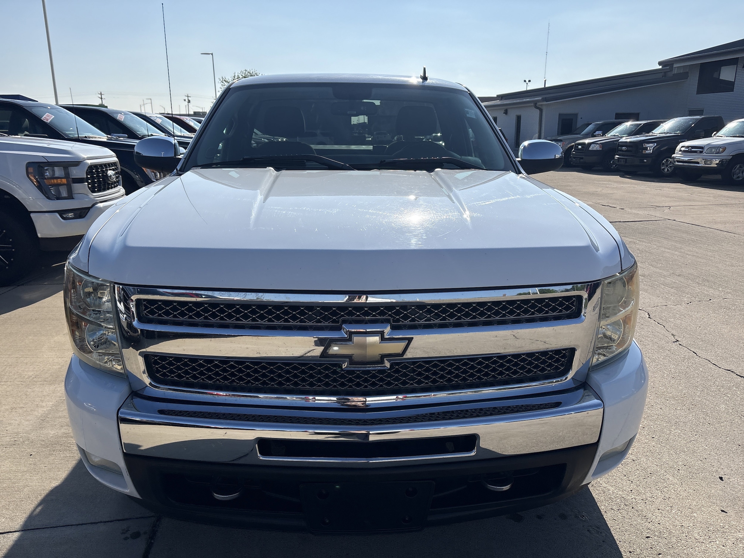 Used 2009 Chevrolet Silverado 1500 1LT with VIN 1GCEC24089Z232146 for sale in Effingham, IL