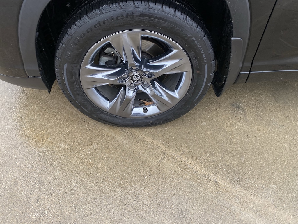 2019 Toyota Highlander Limited Platinum photo 2