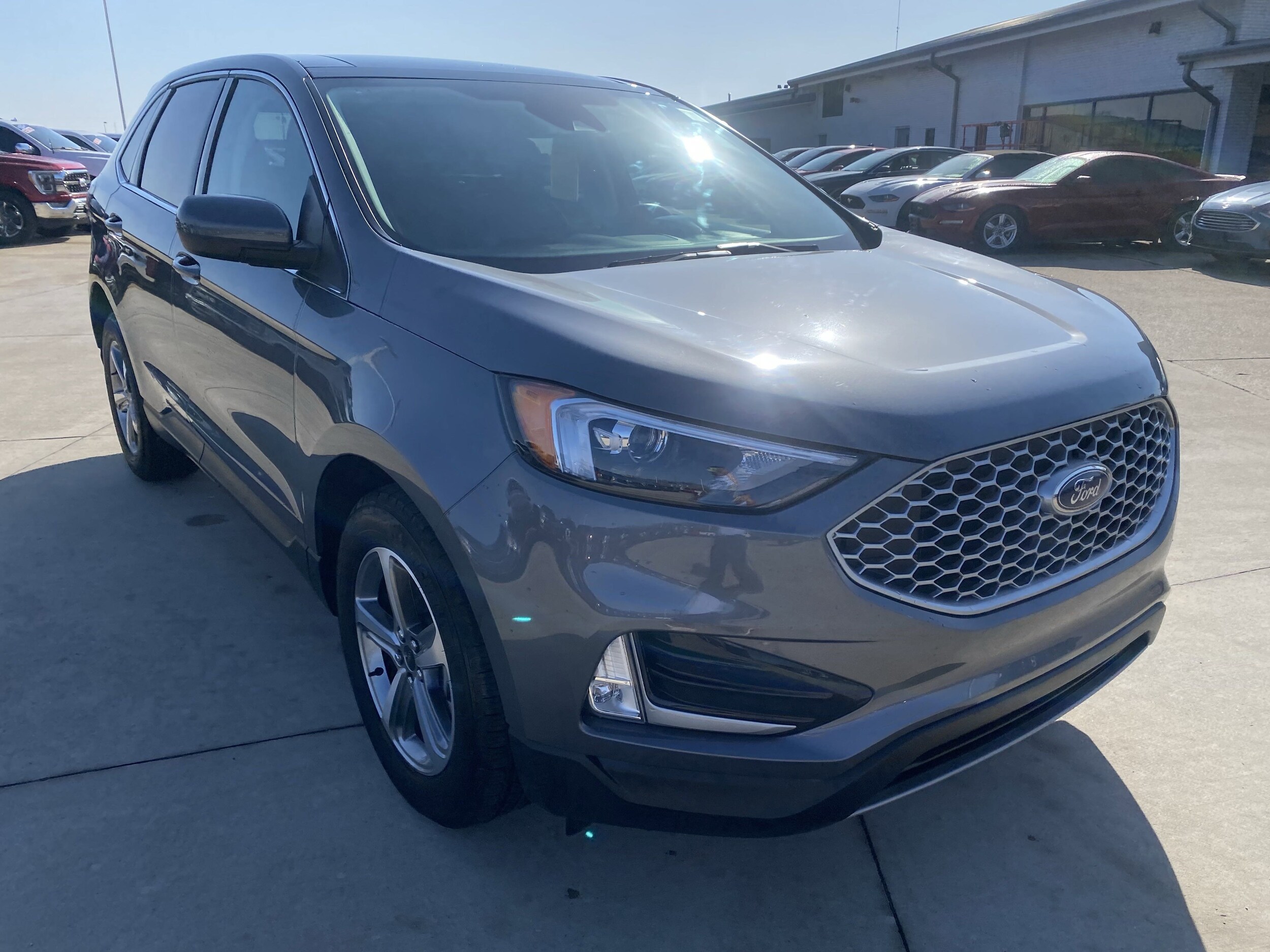 2023 Ford Edge SEL photo 3