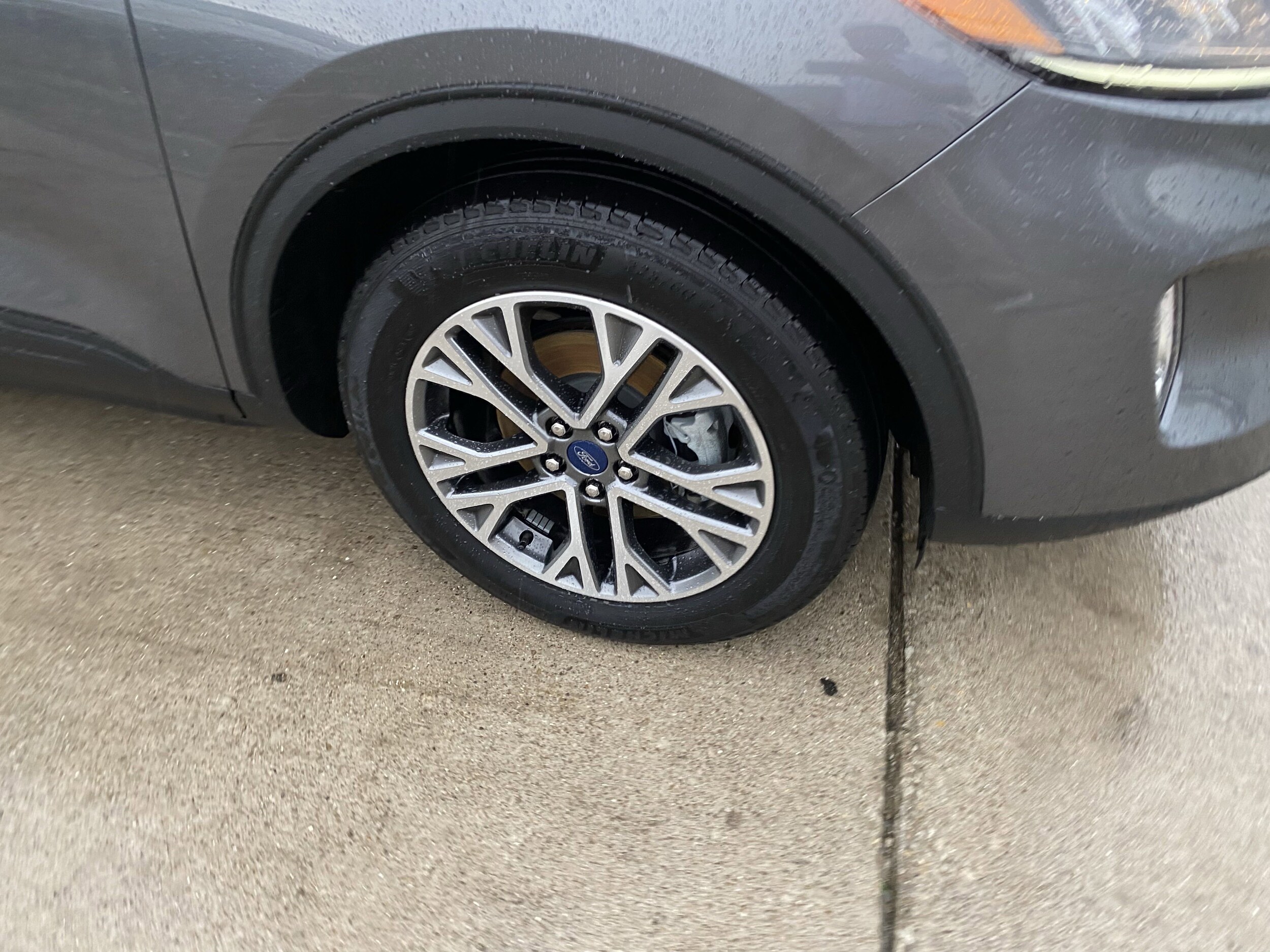 2021 Ford Escape SEL Hybrid photo 2