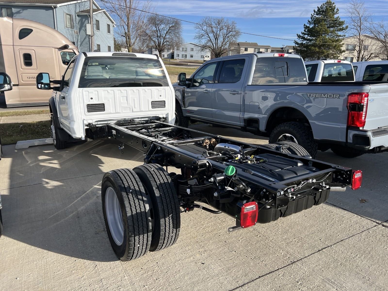 2025 Ford F-450 photo 4