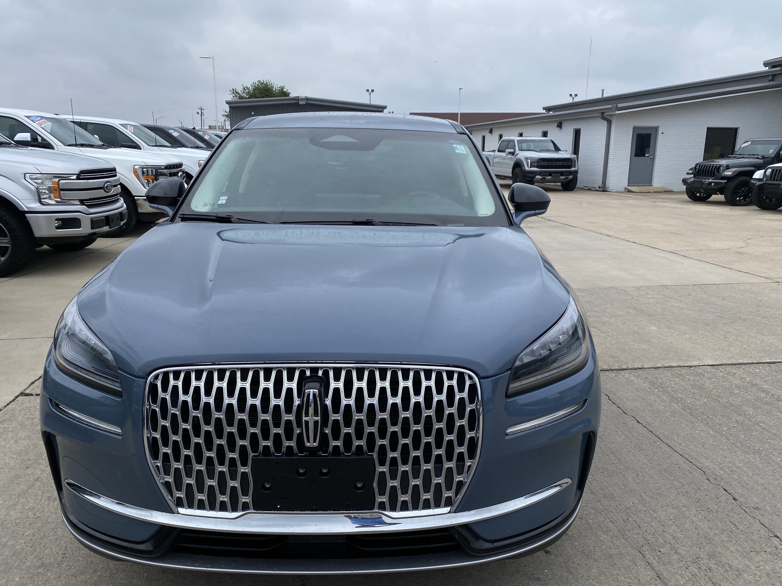 2023 Lincoln Corsair Standard photo 2