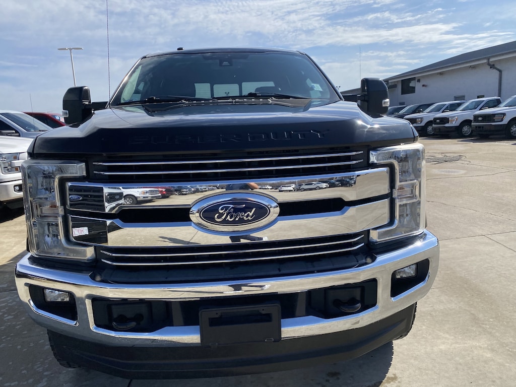 2017 Ford F-250 Lariat photo 2