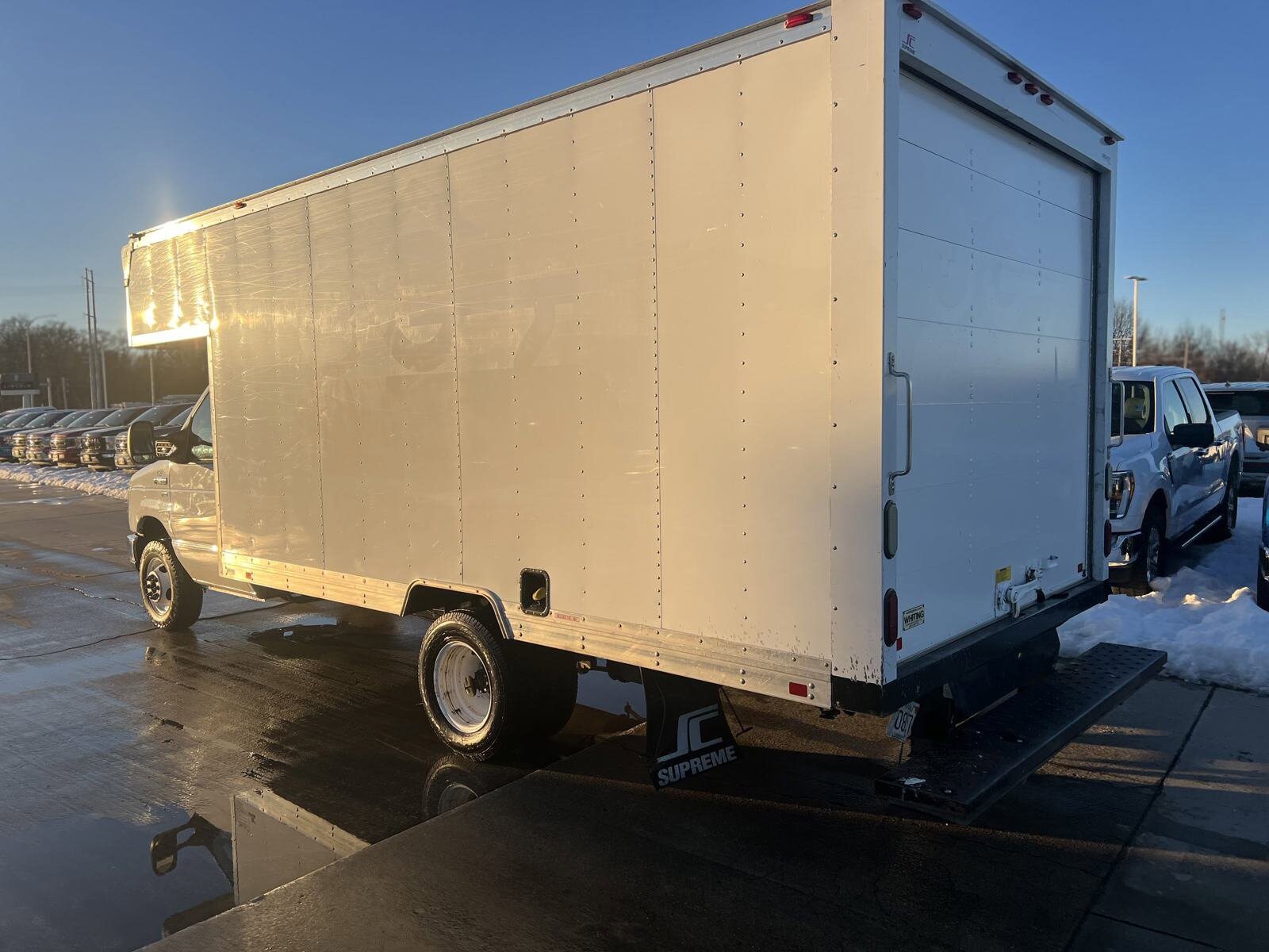 2015 Ford E-350 photo 4