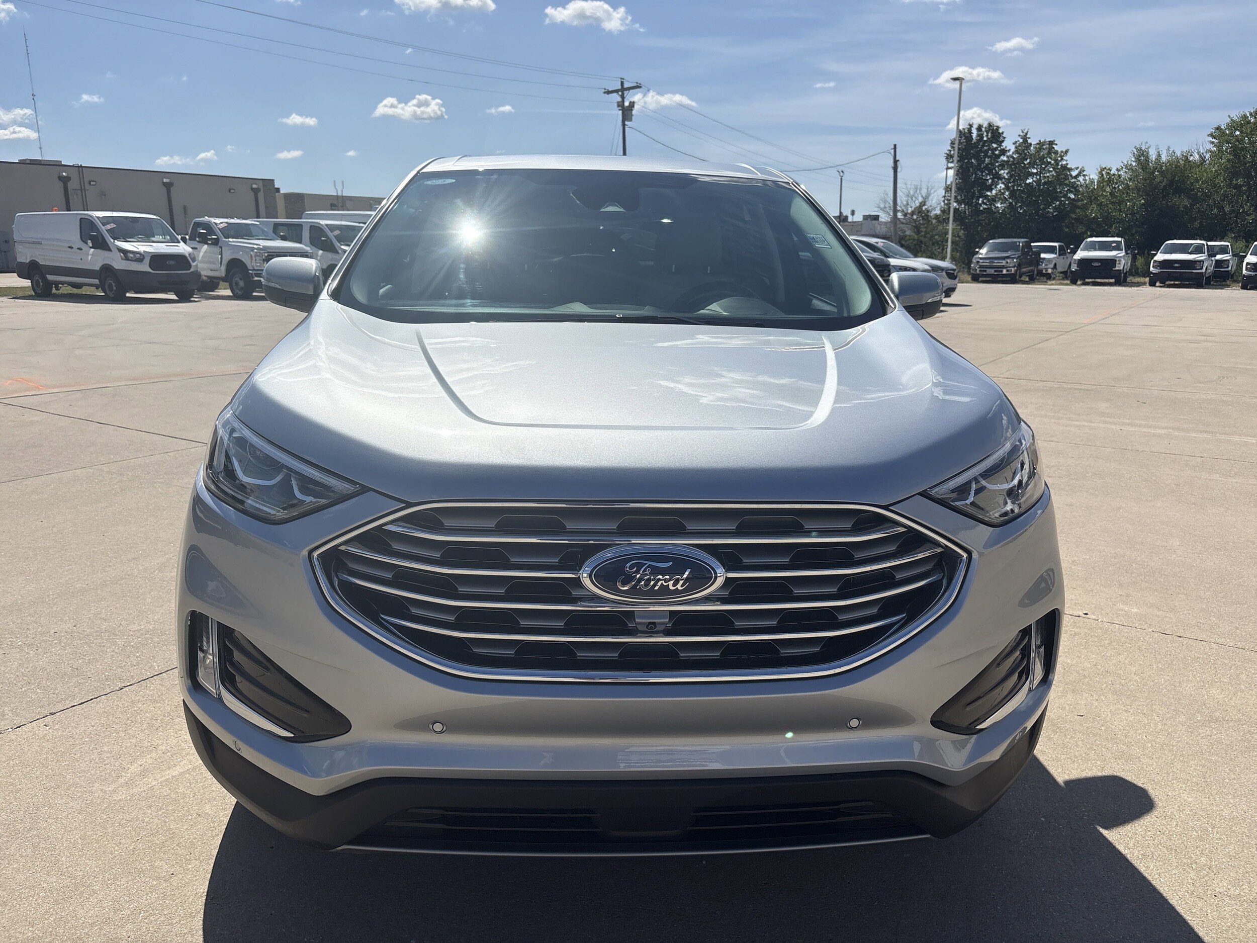 2024 Ford Edge Titanium photo 3