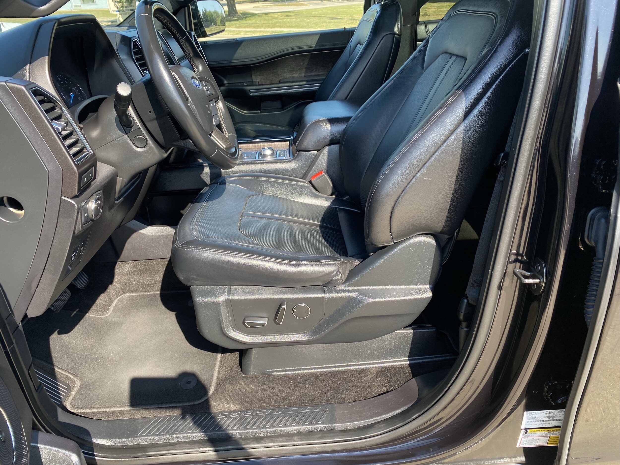 2019 Ford Expedition MAX Limited photo 3