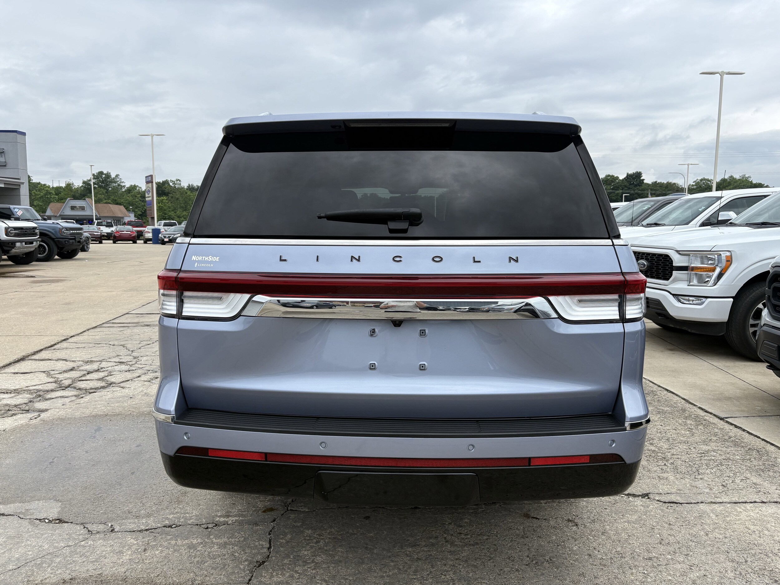 2023 Lincoln Navigator L photo 3