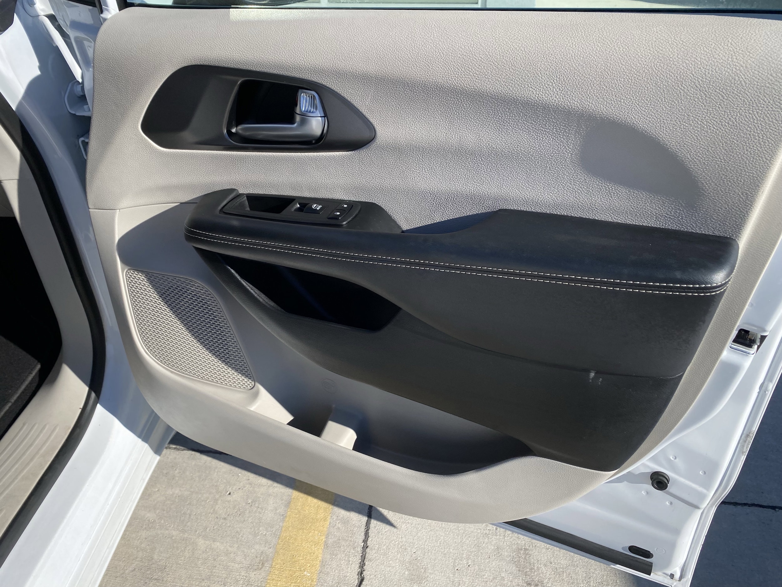 2024 Chrysler Pacifica Touring L - Photo 12