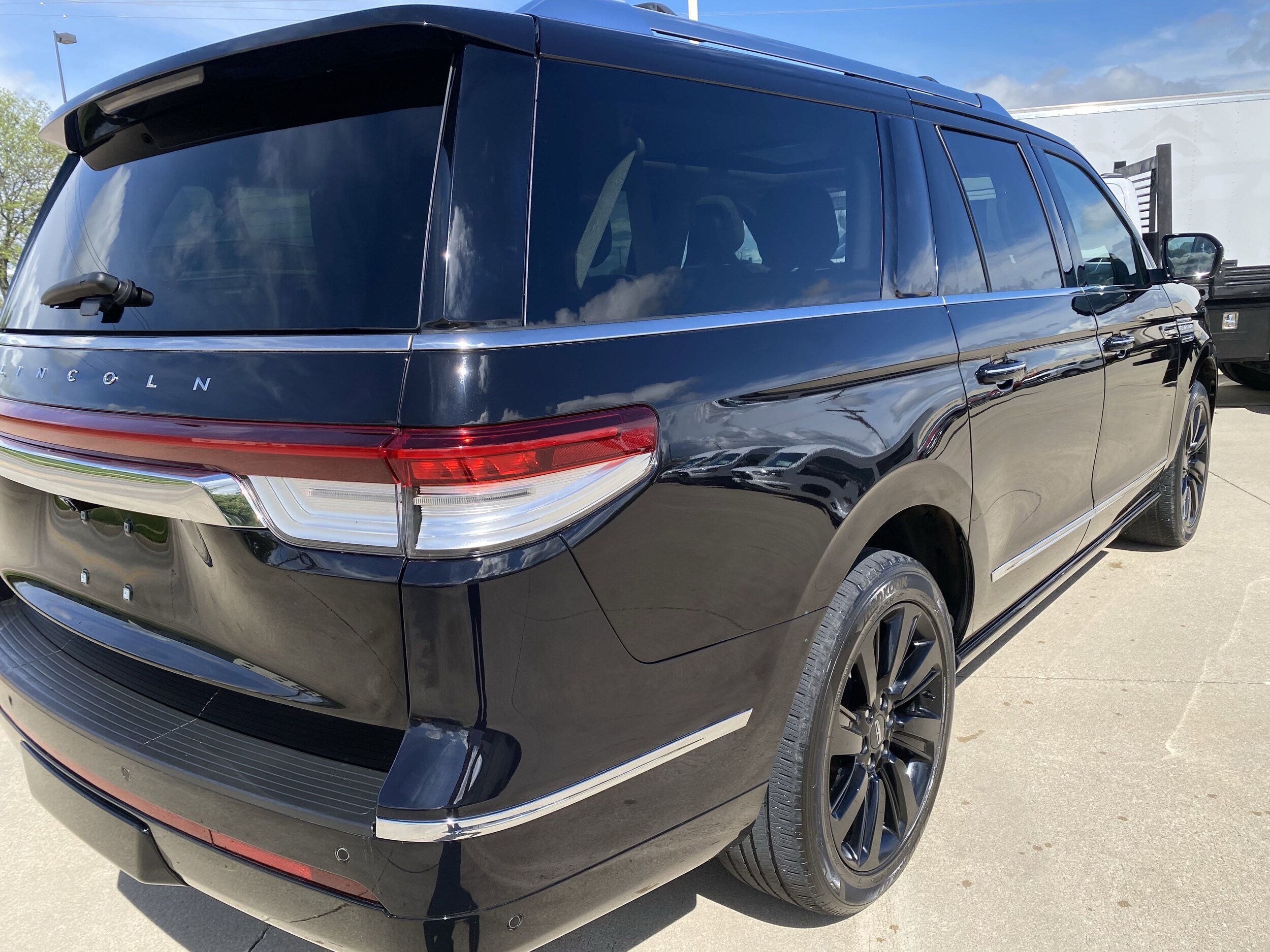 2023 Lincoln Navigator L Reserve photo 4