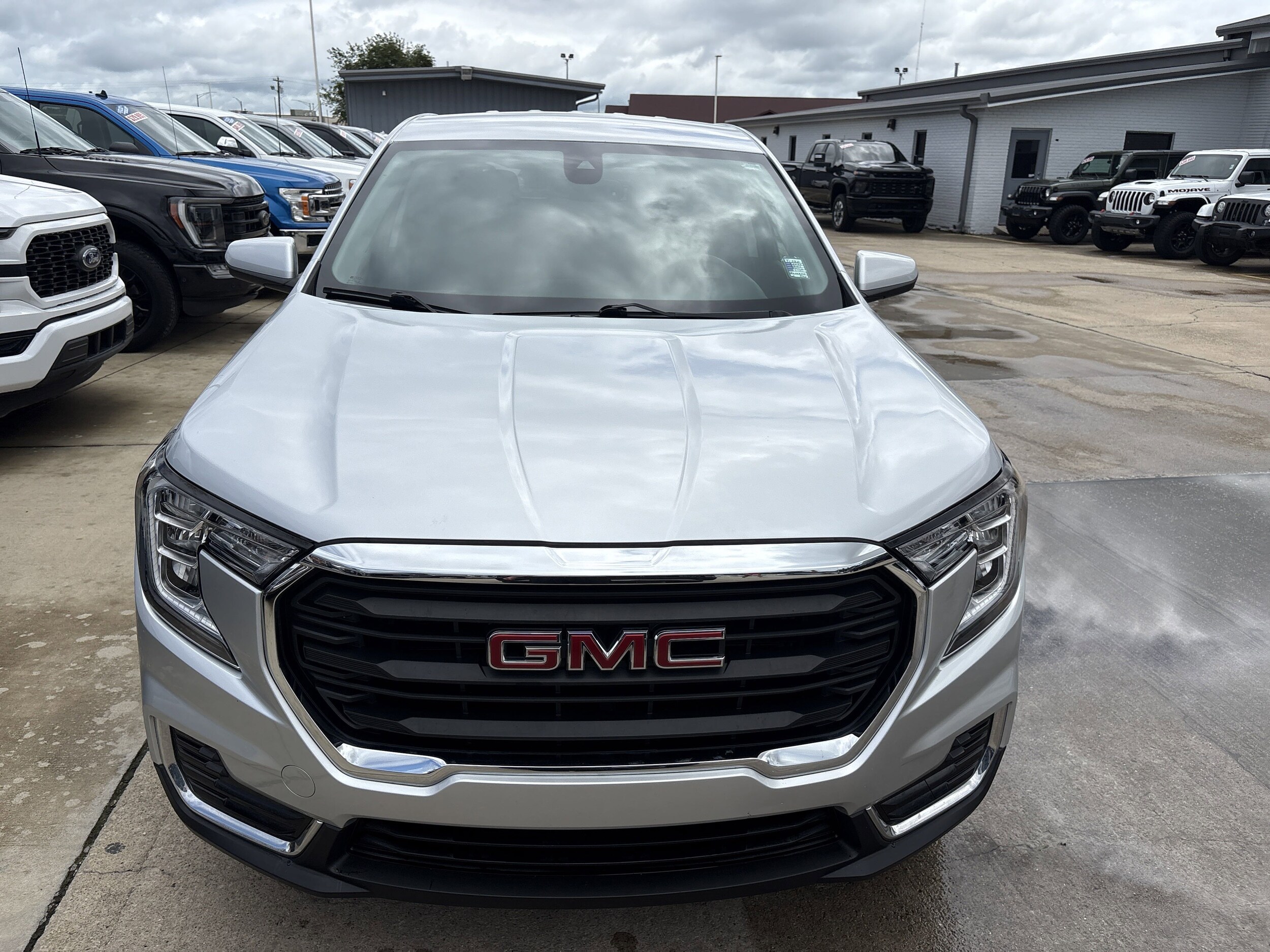 2022 Gmc Terrain SLE photo 2
