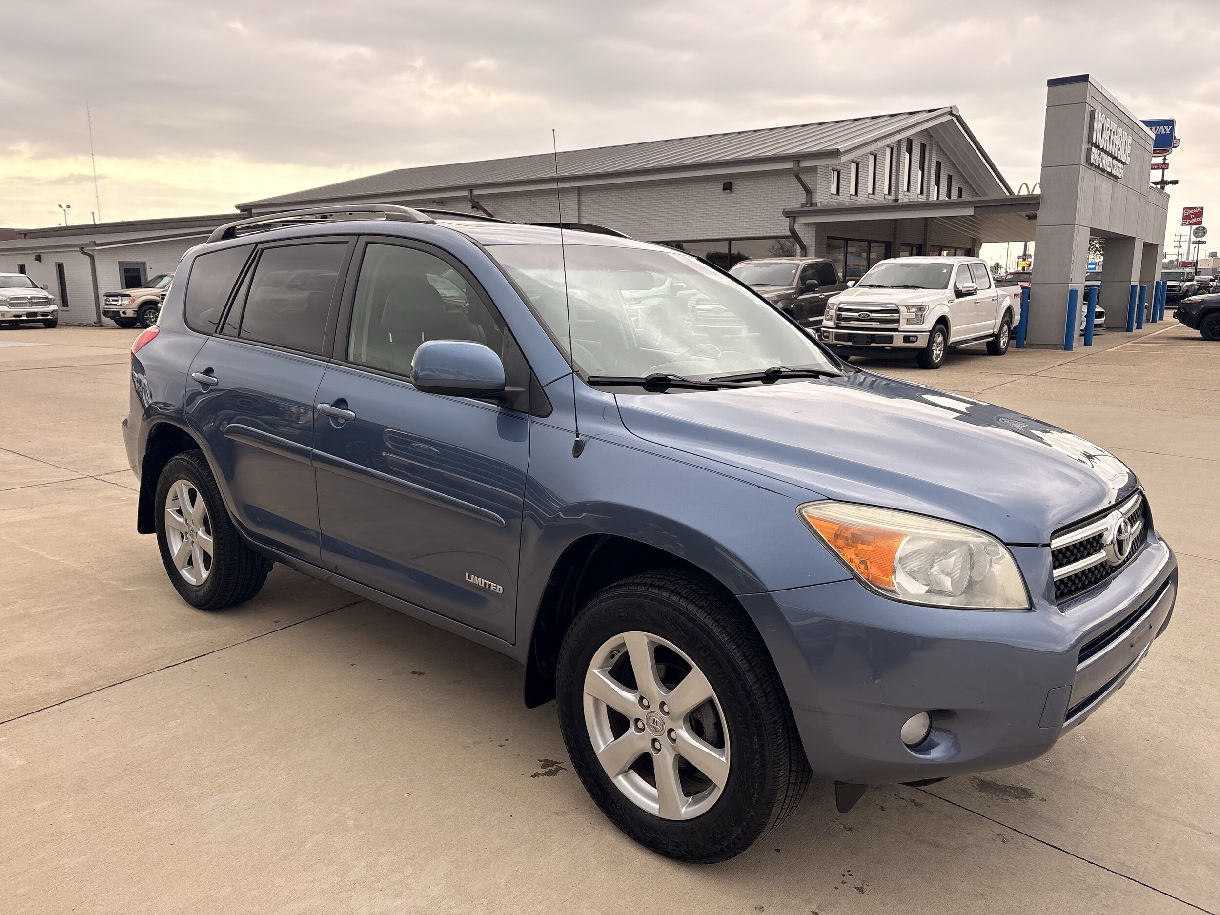 Used 2008 Toyota RAV4 Limited with VIN JTMBD31V286084663 for sale in Effingham, IL