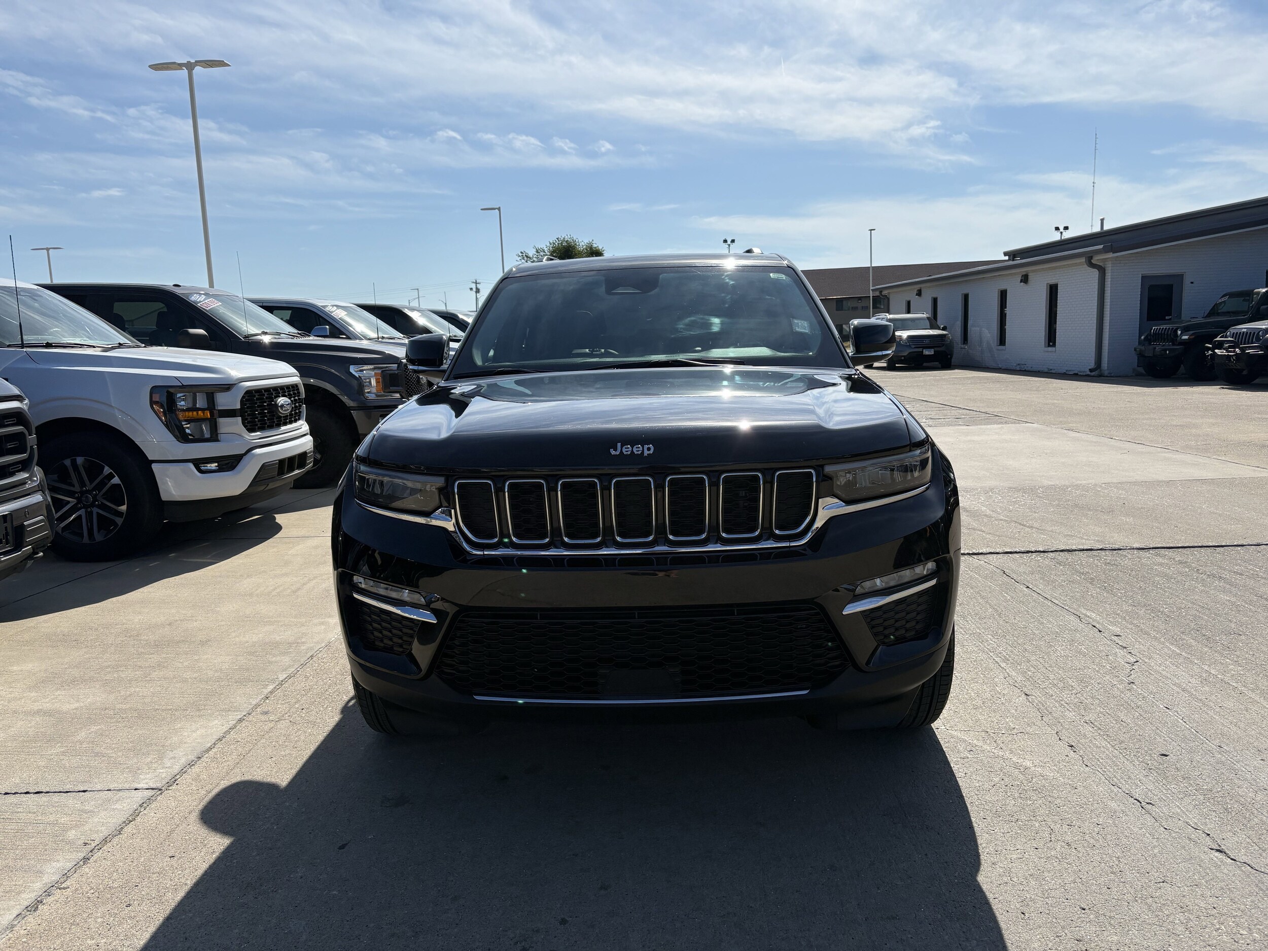 2023 Jeep Grand Cherokee Limited photo 2
