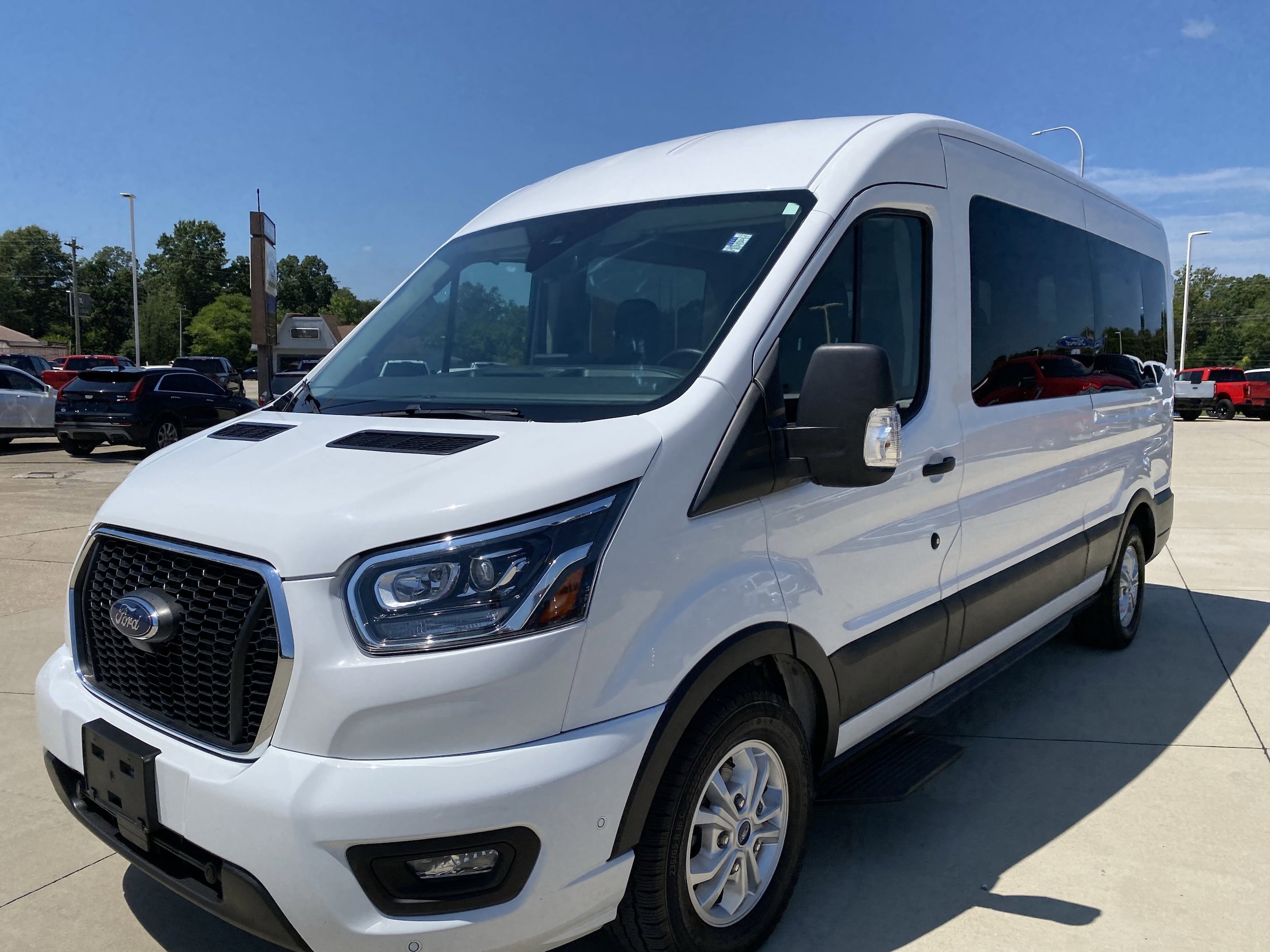 2023 Ford Transit Passenger Van XLT - Photo 9