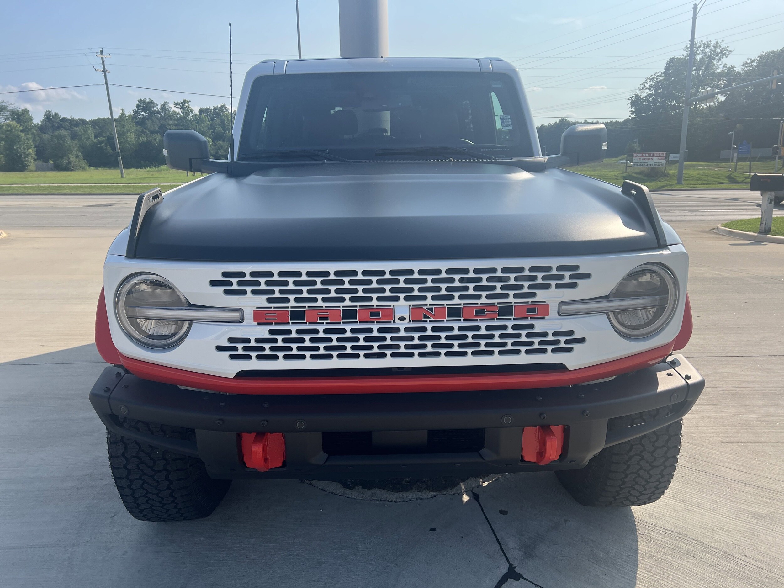 2025 Ford Bronco First Edition photo 2