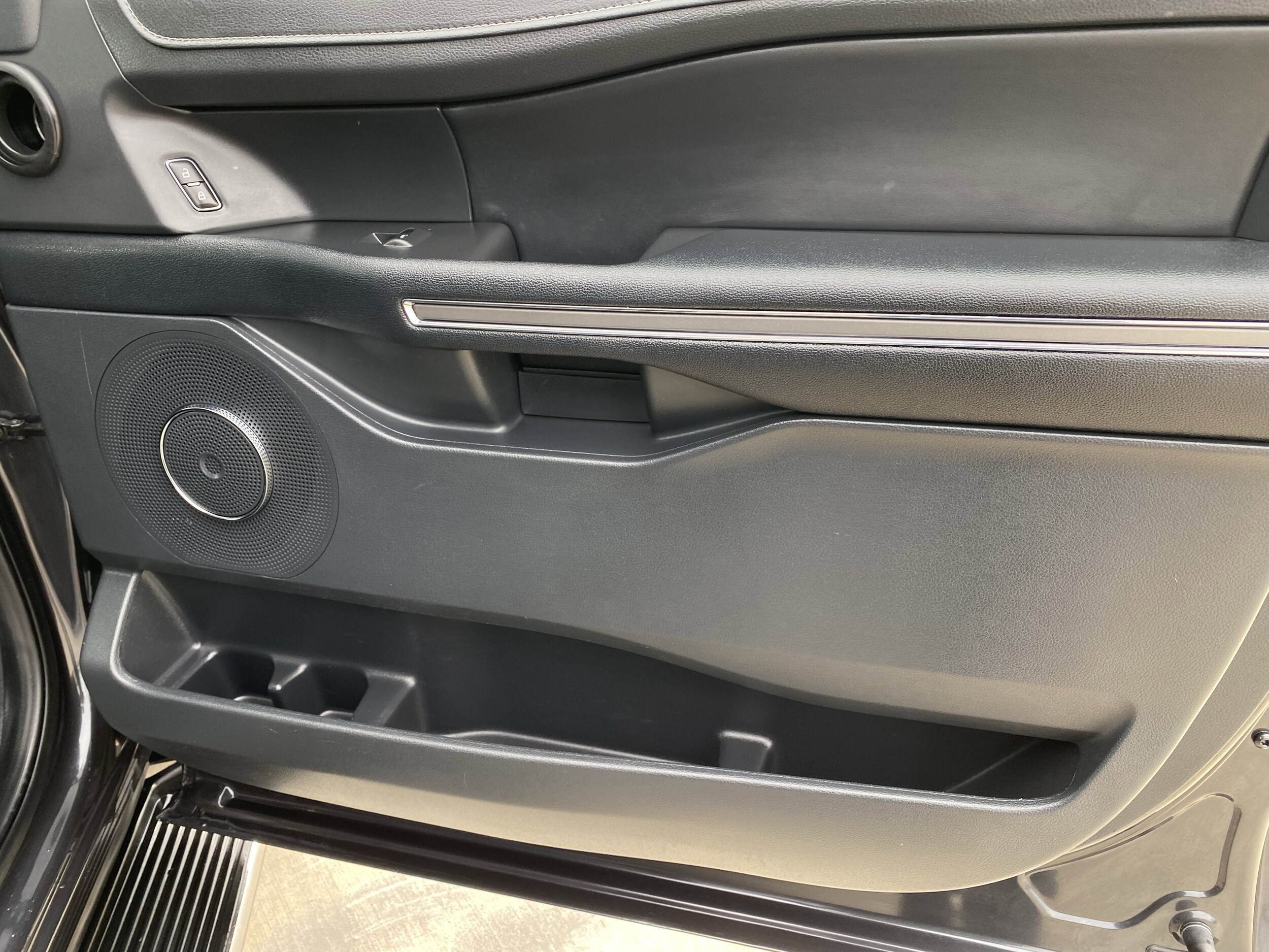 2022 Ford Expedition MAX XLT photo 4