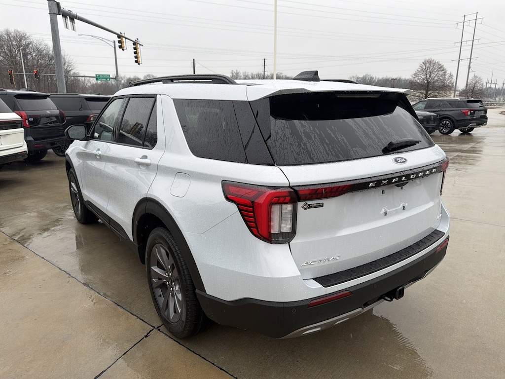 2026 Ford Explorer photo 4