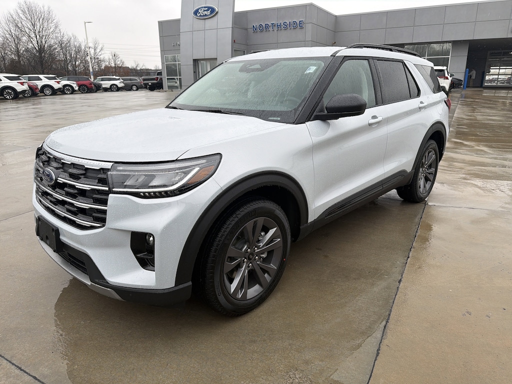 2026 Ford Explorer photo 2