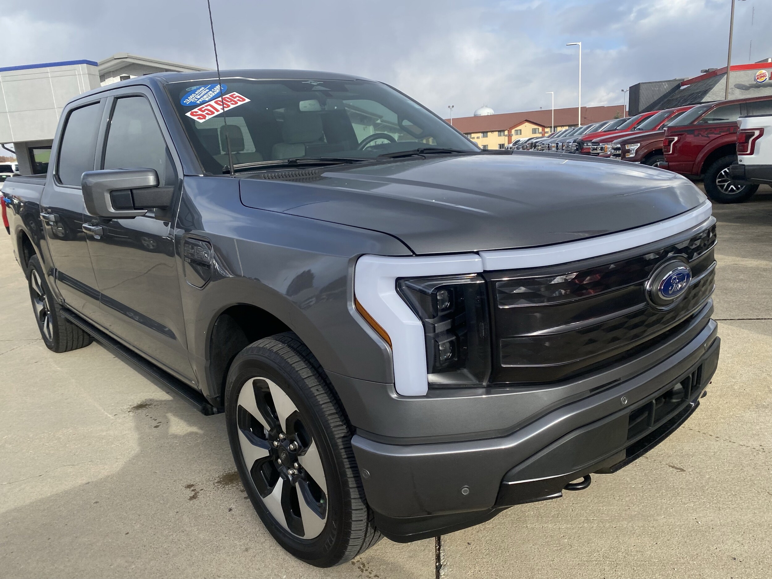 2023 Ford F-150 Lightning Platinum photo 2