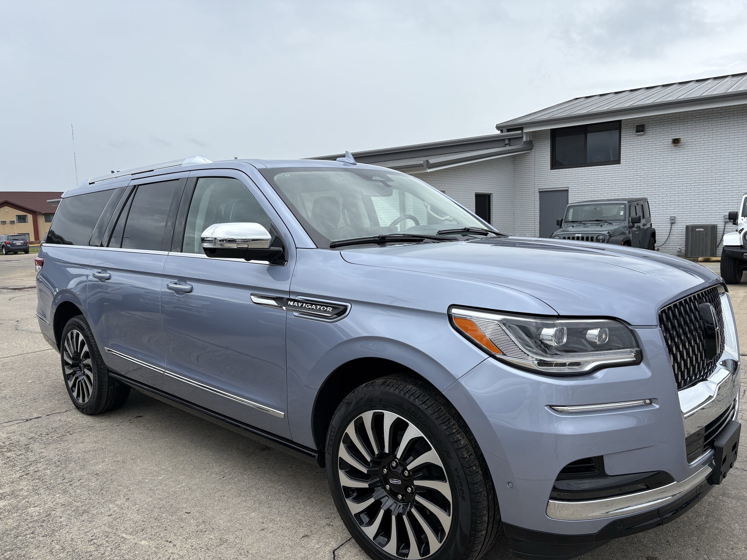 2023 Lincoln Navigator L photo 4