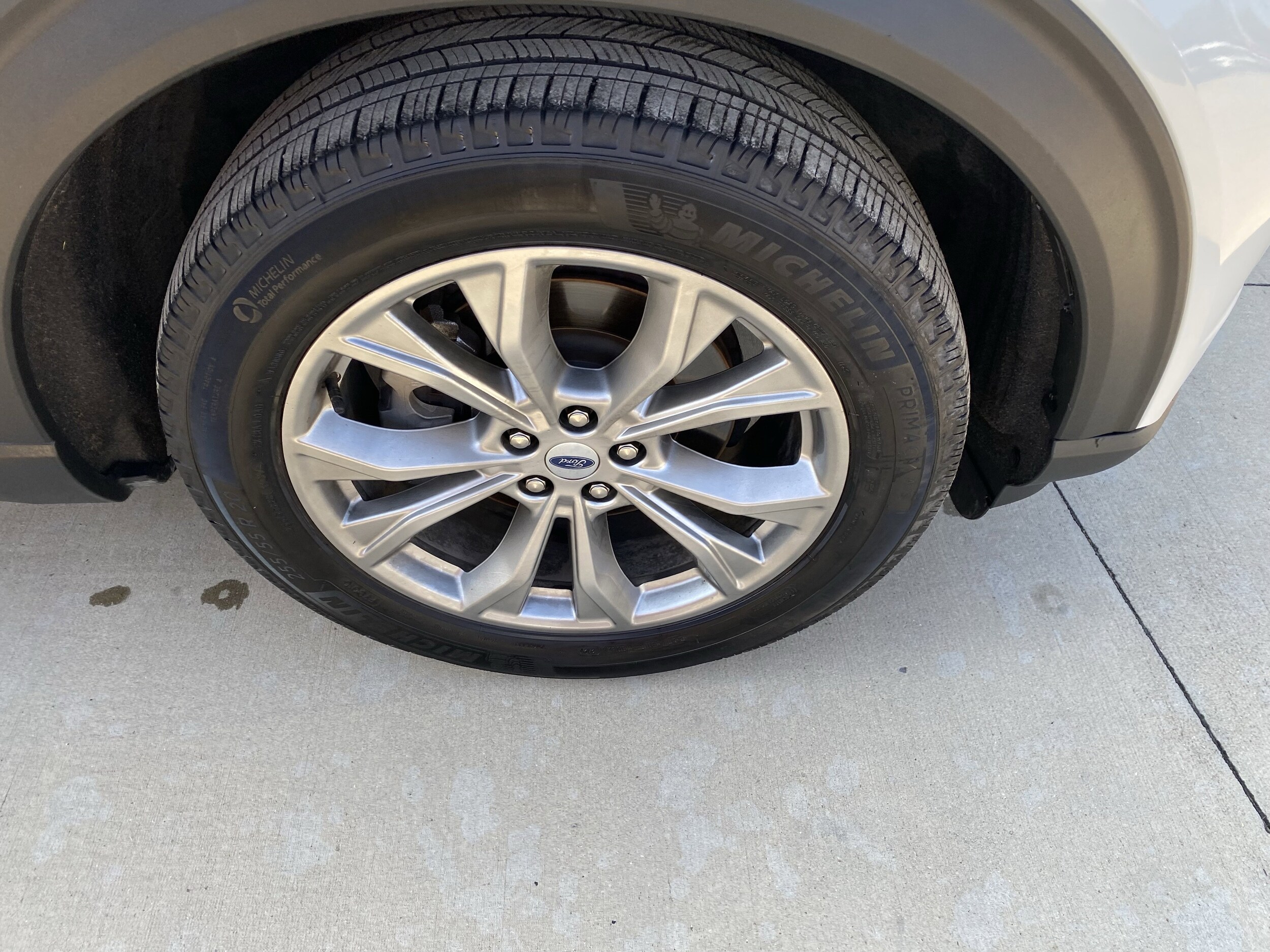 2023 Ford Explorer Limited photo 2