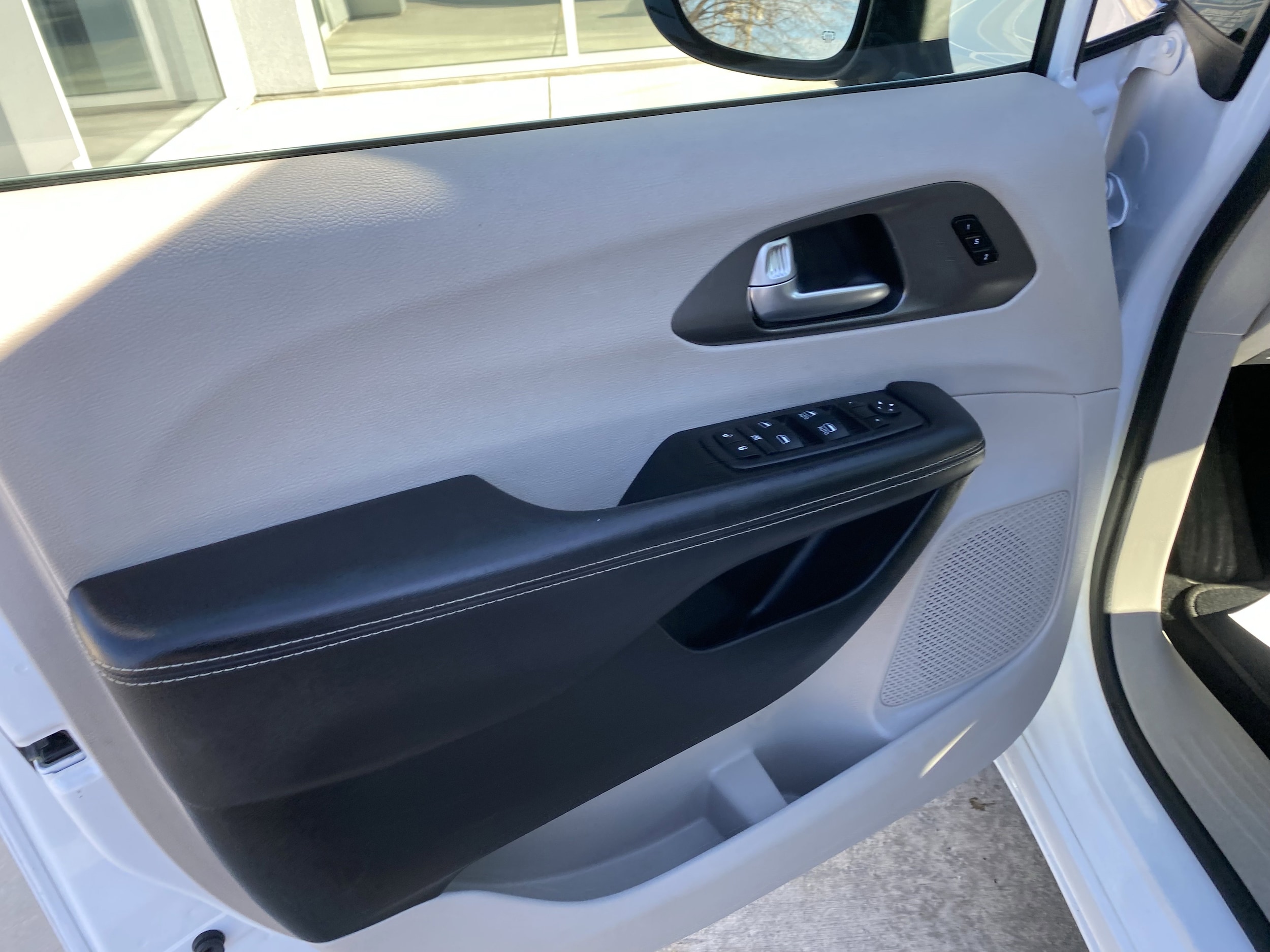 2024 Chrysler Pacifica Touring L - Photo 8
