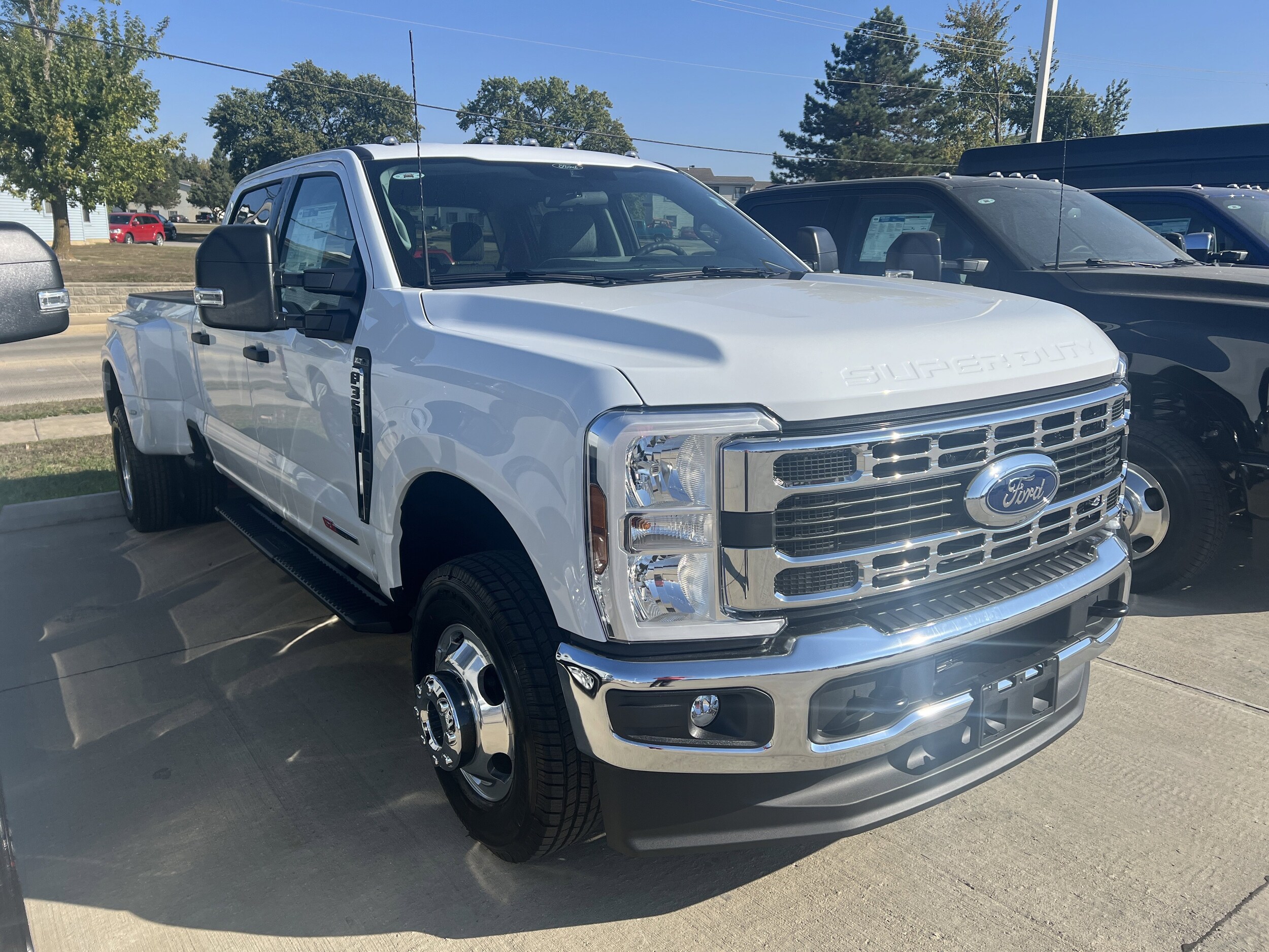 2026 Ford F-350 XLT photo 3